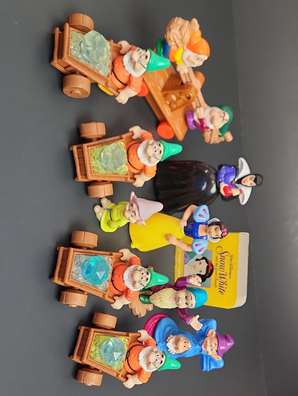 DISNEY Snow White 10 Figurine Set + Book VTG 1999
